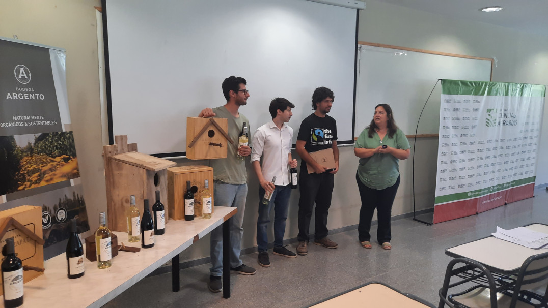 imagen Con propuestas creativas, se realizó la exhibición y premiación del Concurso de Cajas Nido para aves entomófagas en Ciencias Agrarias