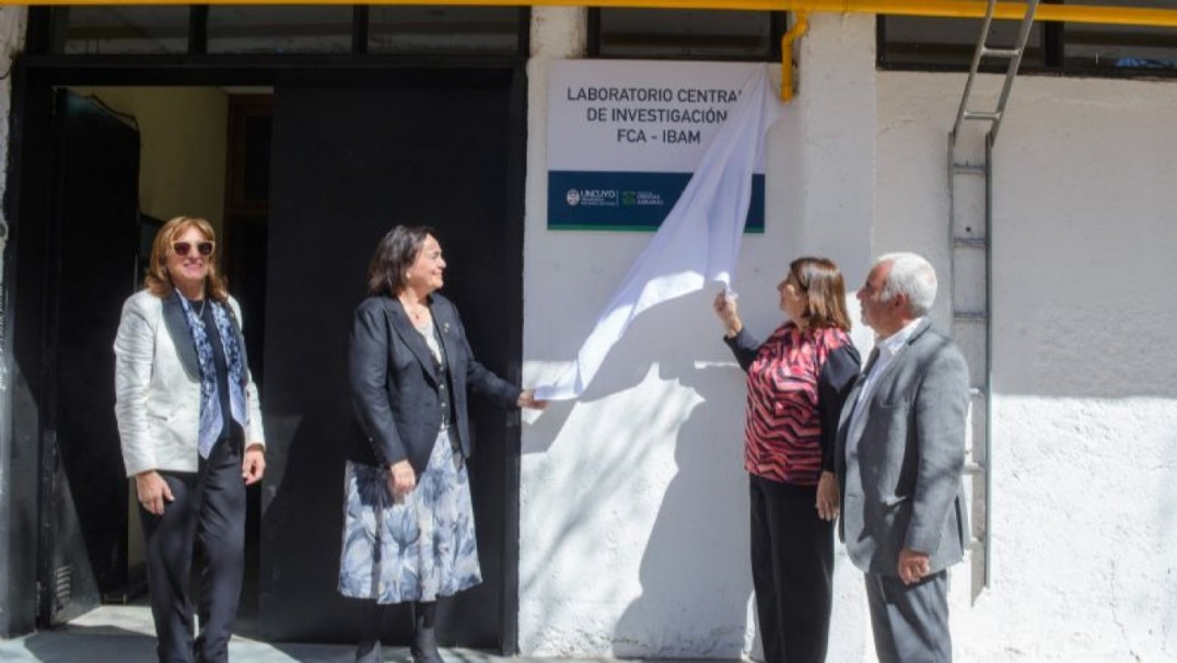imagen Inauguración del Laboratorio Central de Investigación FCA-IBAM