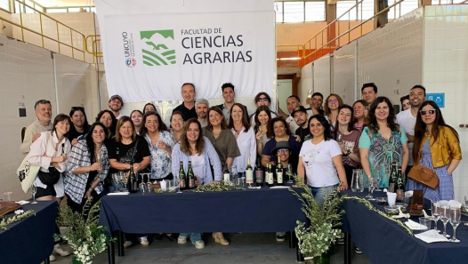 imagen APEHUN visitó la Facultad de Ciencias Agrarias en el marco de las Jornadas de Enseñanza de la Historia