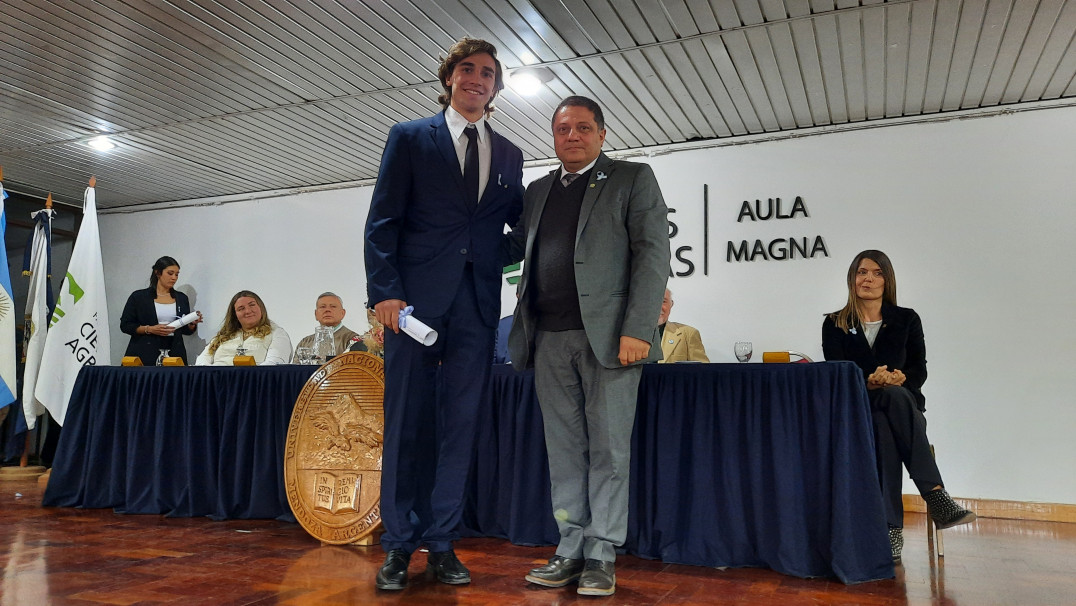 imagen Ciencias Agrarias celebró el Día de la Bandera 2026 con reconocimientos académicos y la designación de nuevos abanderados para el próximo ciclo lectivo