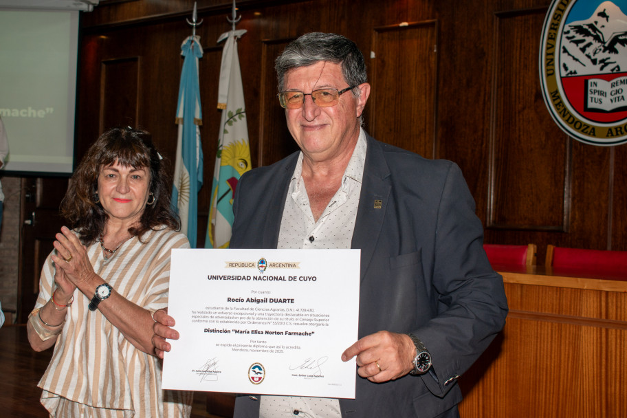 imagen Estudiantes y graduados de la Facultad de Ciencias Agrarias recibieron la distinción "María Elisa Norton Farmache" 2025