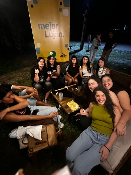 imagen La Facultad de Ciencias Agrarias celebró San Patricio con el lanzamiento de su nuevo Diplomado en Cerveza Artesanal y el Mural Artístico: Espuma Creativa