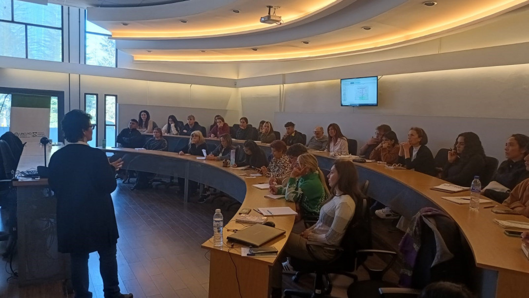 imagen Se realizó el curso-taller de Flores Comestibles en la Facultad de Ciencias Agrarias