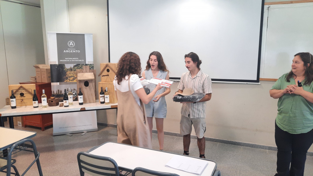 imagen Con propuestas creativas, se realizó la exhibición y premiación del Concurso de Cajas Nido para aves entomófagas en Ciencias Agrarias