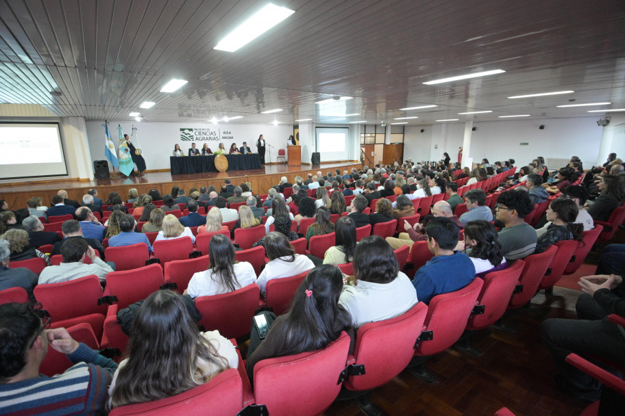 imagen David Martín y Alejandrina Alaria asumieron en Ciencias Agrarias: "La universidad pública es ascenso social e innovación para la región"
