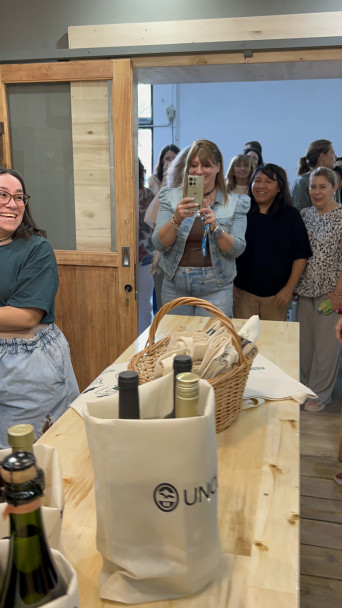 imagen Se inauguró el "Mercadito de Agrarias" un espacio de encuentro y venta abierta a la comunidad universitaria