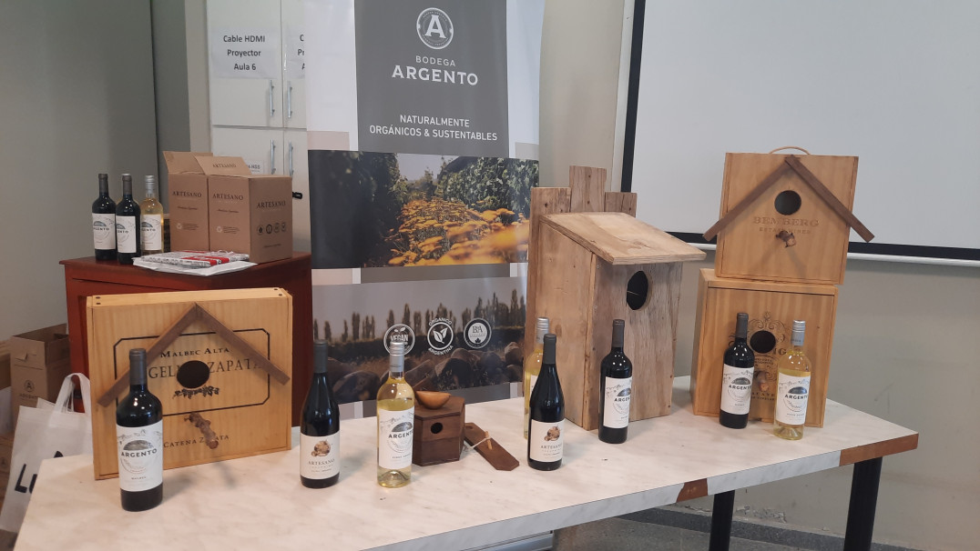 imagen Con propuestas creativas, se realizó la exhibición y premiación del Concurso de Cajas Nido para aves entomófagas en Ciencias Agrarias