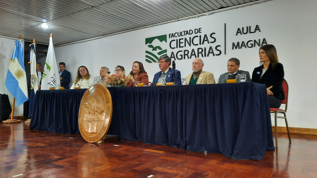 imagen Ciencias Agrarias celebró el Día de la Bandera 2026 con reconocimientos académicos y la designación de nuevos abanderados para el próximo ciclo lectivo