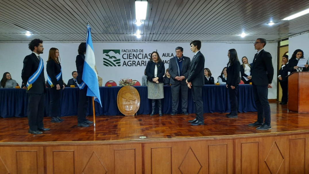 imagen Un emotivo Acto del Día de la Bandera y Cambio de Abanderados y Escoltas se realizó en Ciencias Agrarias