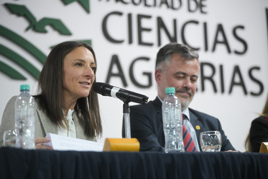 imagen David Martín y Alejandrina Alaria asumieron en Ciencias Agrarias: "La universidad pública es ascenso social e innovación para la región"
