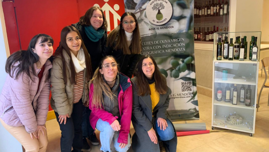 imagen Estudiantes de la Facultad de Ciencias Agrarias triunfan en el 1er Concurso de Jóvenes Catadores de Aceite de Oliva