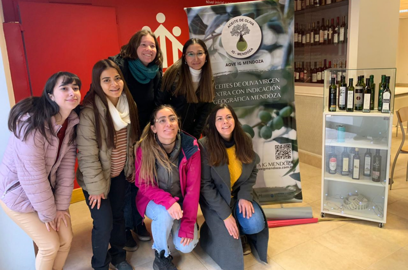 imagen Estudiantes de la Facultad de Ciencias Agrarias triunfan en el 1er Concurso de Jóvenes Catadores de Aceite de Oliva