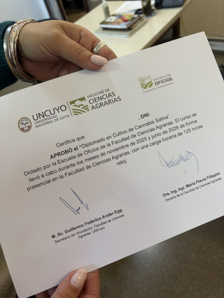 imagen La Facultad de Ciencias Agrarias celebró la graduación de la primera cohorte del Diplomado en Producción de Cannabis Sativa