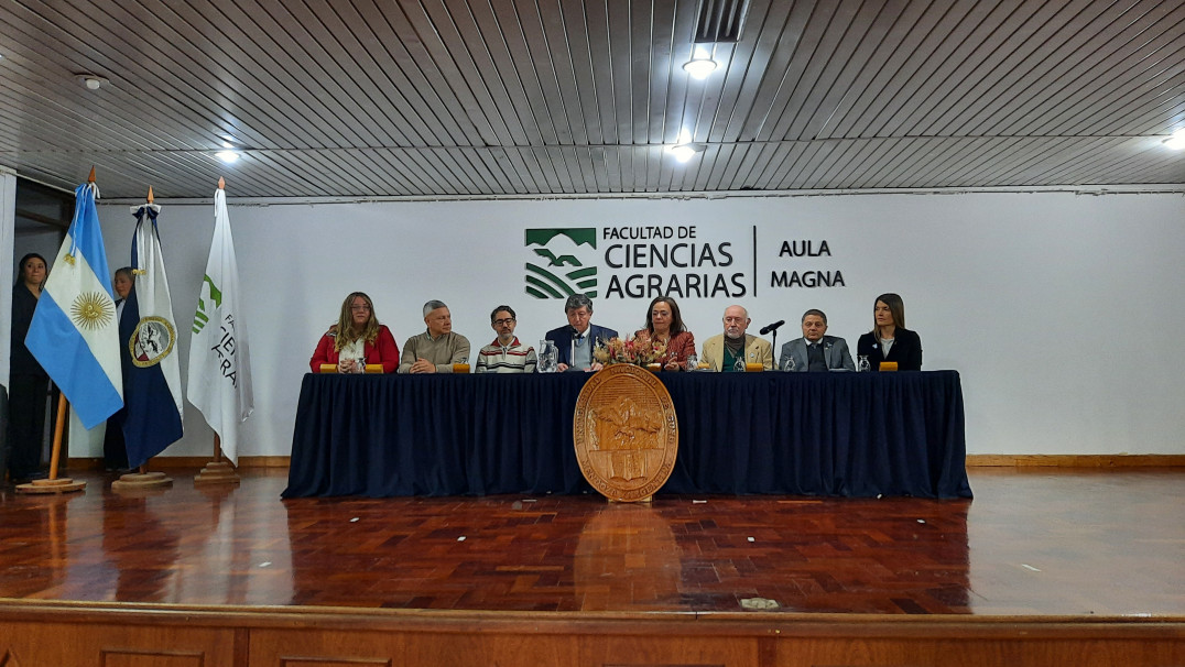 imagen Ciencias Agrarias celebró el Día de la Bandera 2026 con reconocimientos académicos y la designación de nuevos abanderados para el próximo ciclo lectivo