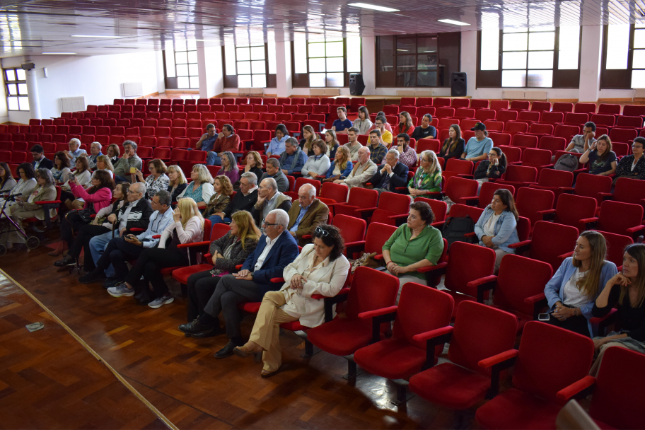 imagen Rosana Celia Vallone recibió el premio "Prof. Ing. Agr. Dr. León Nijensohn" por parte de la Academia Nacional de Agronomía y Veterinaria