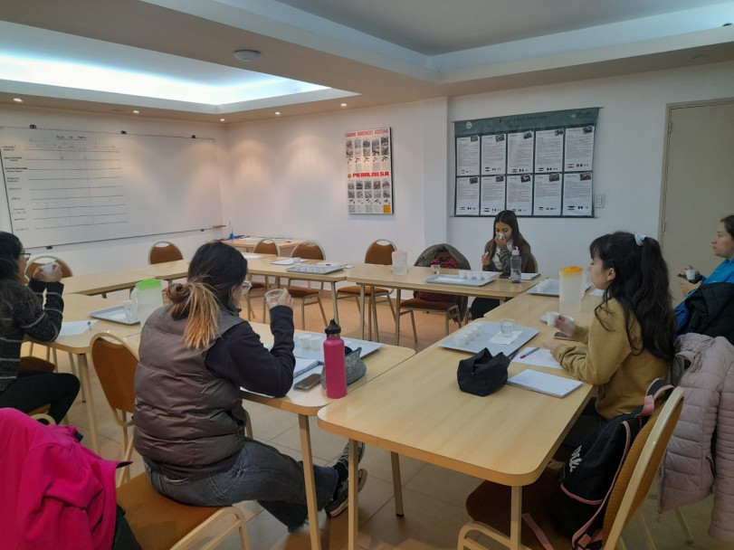 imagen Estudiantes de la Facultad de Ciencias Agrarias triunfan en el 1er Concurso de Jóvenes Catadores de Aceite de Oliva