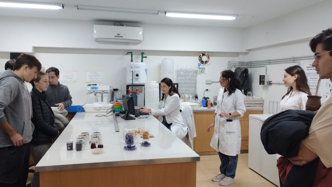 imagen Estudiantes de Ingeniería visitaron Ciencias Agrarias para conocer proyectos de innovación y ciencia aplicada