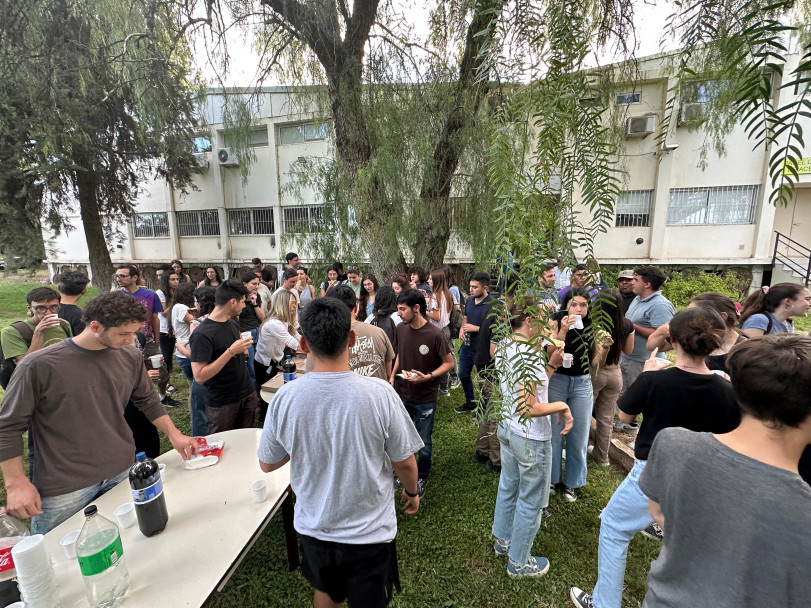 imagen Más de 40 estudiantes participaron en "Viviendo la ciencia: una tarde en el laboratorio"