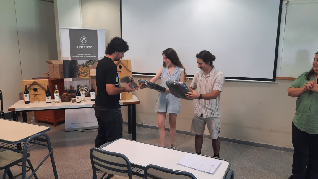 imagen Con propuestas creativas, se realizó la exhibición y premiación del Concurso de Cajas Nido para aves entomófagas en Ciencias Agrarias