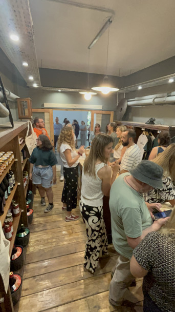 imagen Se inauguró el "Mercadito de Agrarias" un espacio de encuentro y venta abierta a la comunidad universitaria