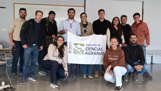 imagen La Facultad de Ciencias Agrarias recibió al Ing. Adrián Orozco para abordar la producción de maíz y sorgo bajo riego