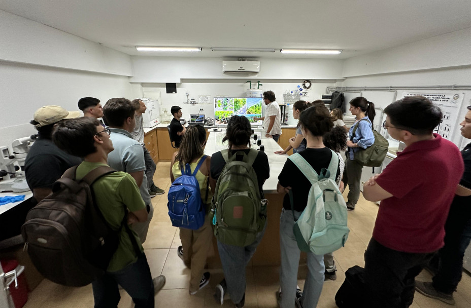 imagen Más de 40 estudiantes participaron en "Viviendo la ciencia: una tarde en el laboratorio"