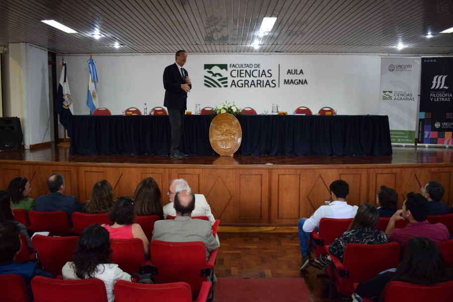 imagen La Facultad de Ciencias Agrarias fue sede de la Jornada de Enoturismo y del lanzamiento de una nueva diplomatura de posgrado