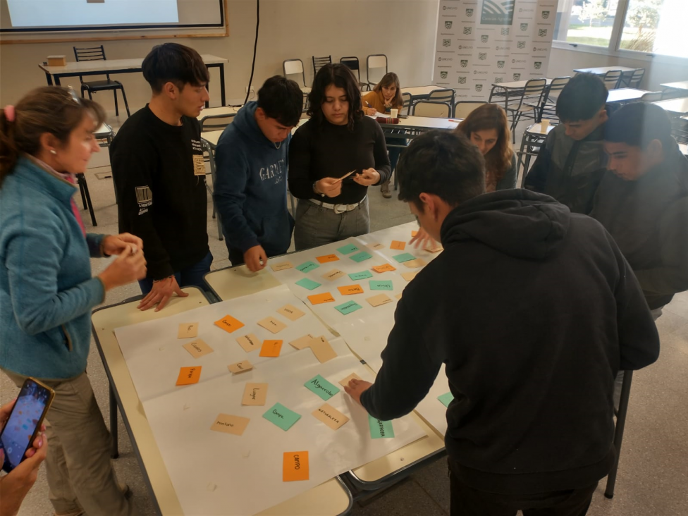 imagen Estudiantes de una escuela Técnica de Lavalle visitaron la Facultad de Ciencias Agrarias 