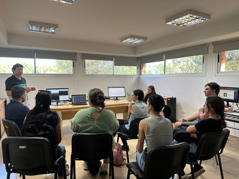 imagen Más de 40 estudiantes participaron en "Viviendo la ciencia: una tarde en el laboratorio"