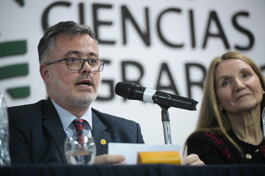 imagen David Martín y Alejandrina Alaria asumieron en Ciencias Agrarias: "La universidad pública es ascenso social e innovación para la región"