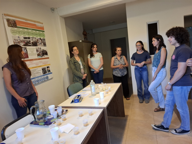 imagen Más de 40 estudiantes participaron en "Viviendo la ciencia: una tarde en el laboratorio"