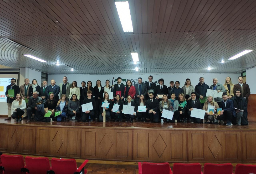 imagen Ciencias Agrarias realizó el Acto del Día de la Bandera y el Cambio de Abanderados y Escoltas 