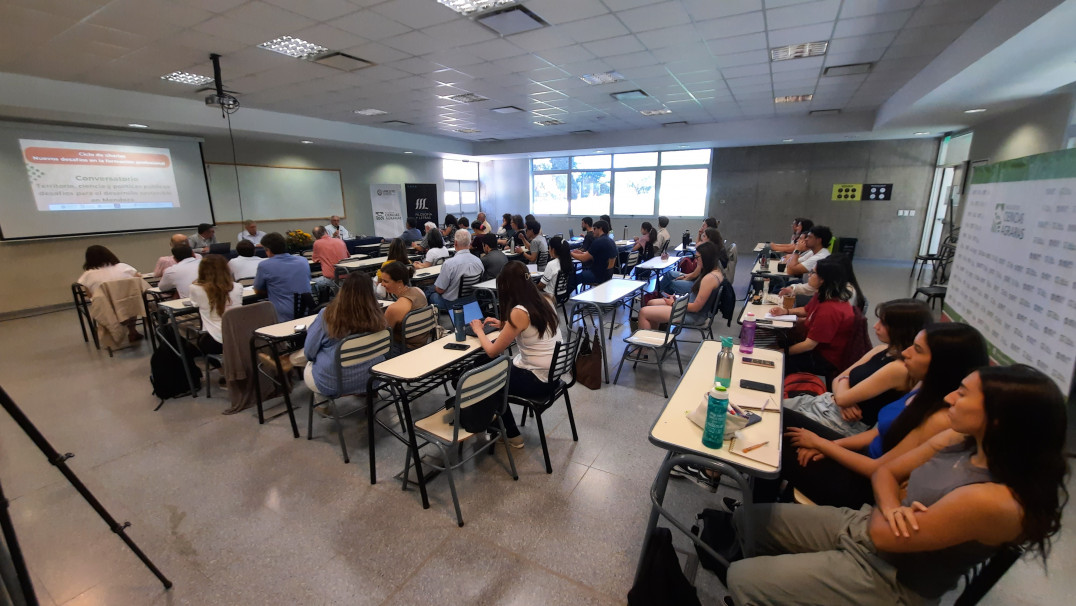imagen Conversatorio reunió miradas interdisciplinarias sobre territorio, ciencia y desarrollo sostenible en Mendoza