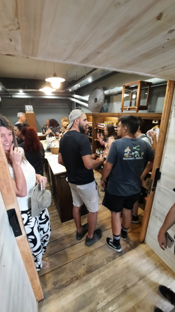 imagen Se inauguró el "Mercadito de Agrarias" un espacio de encuentro y venta abierta a la comunidad universitaria