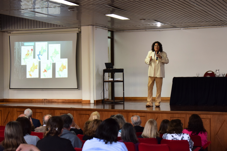 imagen Rosana Celia Vallone recibió el premio "Prof. Ing. Agr. Dr. León Nijensohn" por parte de la Academia Nacional de Agronomía y Veterinaria