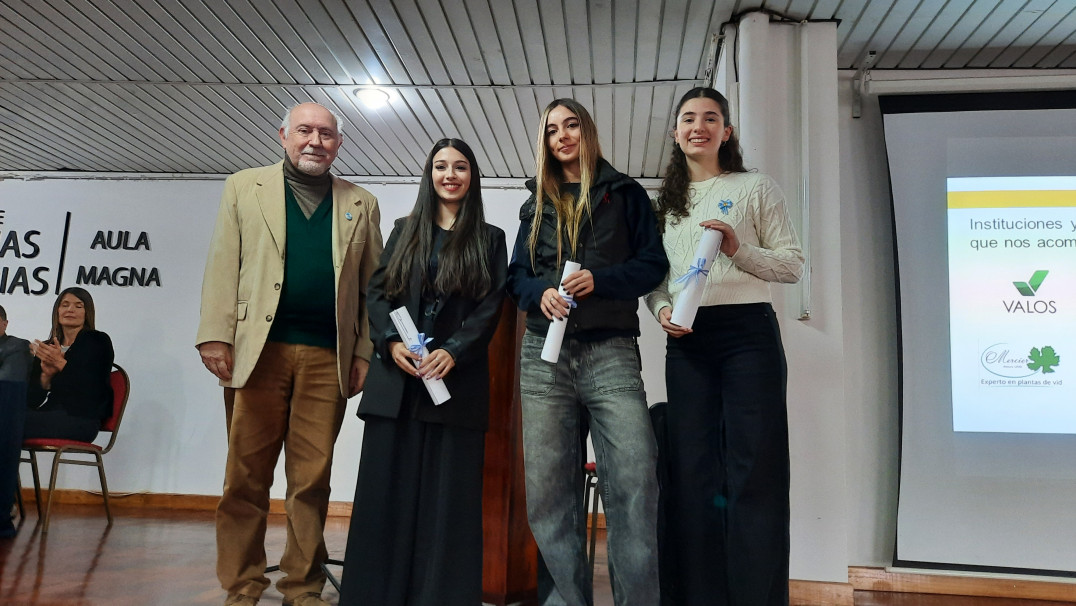 imagen Ciencias Agrarias celebró el Día de la Bandera 2026 con reconocimientos académicos y la designación de nuevos abanderados para el próximo ciclo lectivo