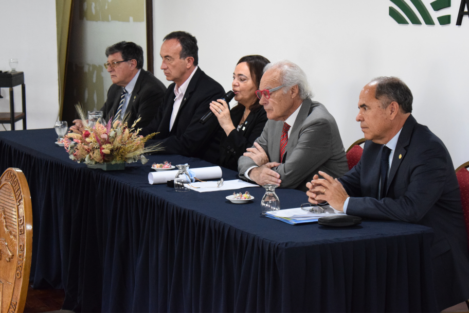 imagen Rosana Celia Vallone recibió el premio "Prof. Ing. Agr. Dr. León Nijensohn" por parte de la Academia Nacional de Agronomía y Veterinaria