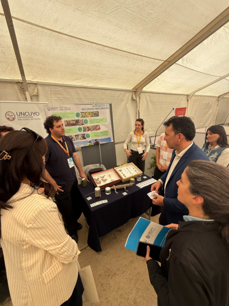 imagen La Facultad de Ciencias Agrarias reafirmó su compromiso con el desarrollo minero sustentable en Argentina Mining 2025