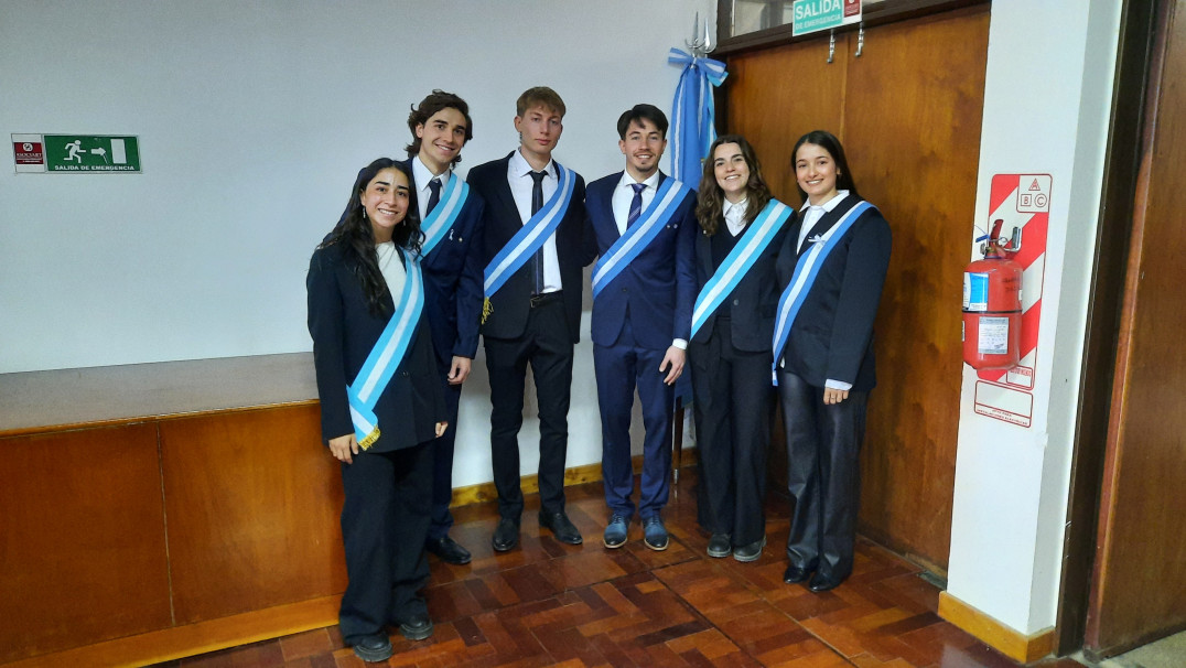imagen Ciencias Agrarias celebró el Día de la Bandera 2026 con reconocimientos académicos y la designación de nuevos abanderados para el próximo ciclo lectivo