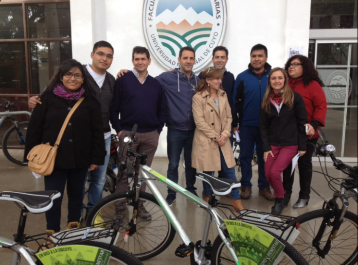 imagen Se entregaron bicicletas para alumnos de la FCA