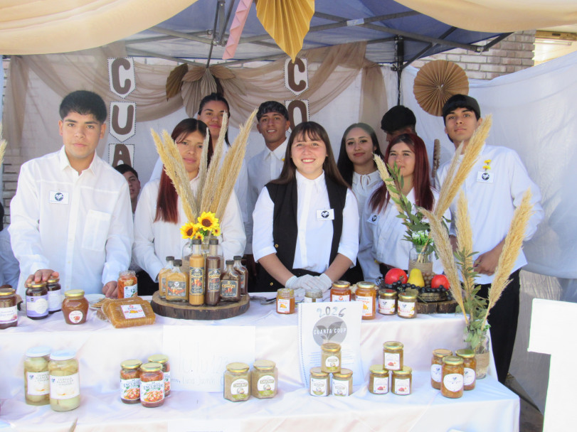 imagen Por quinto año, Ciencias Agrarias integró el jurado del Concurso Provincial de Licores Artesanales