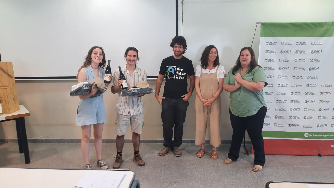 imagen Con propuestas creativas, se realizó la exhibición y premiación del Concurso de Cajas Nido para aves entomófagas en Ciencias Agrarias