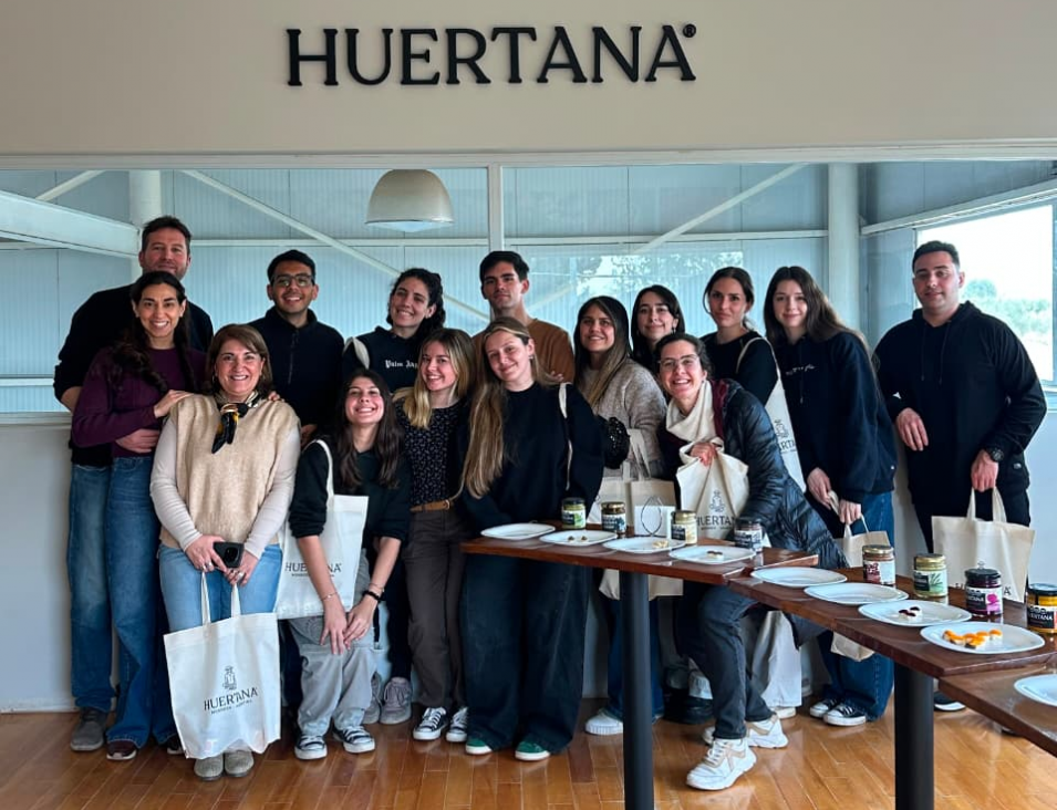imagen Estudiantes de Bromatología realizaron una salida técnica a la empresa Huertana