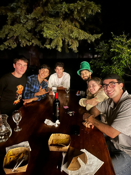 imagen La Facultad de Ciencias Agrarias celebró San Patricio con el lanzamiento de su nuevo Diplomado en Cerveza Artesanal y el Mural Artístico: Espuma Creativa