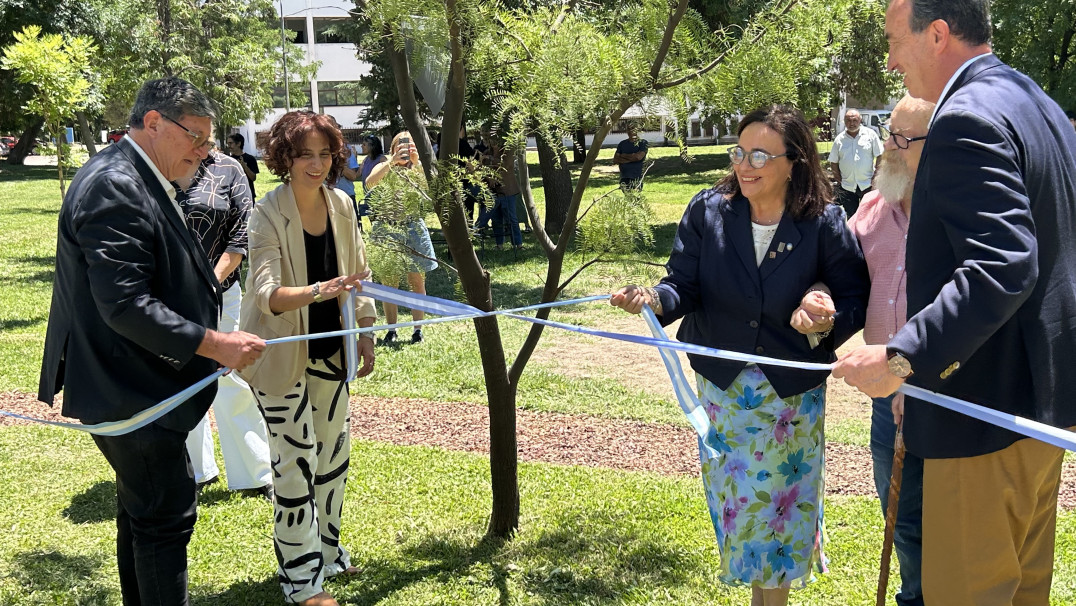 imagen Se realizó la inauguración de la Plaza-Jardín en el Espacio de Derechos Humanos por la Memoria, Verdad y Justicia de la Facultad de Ciencias Agrarias