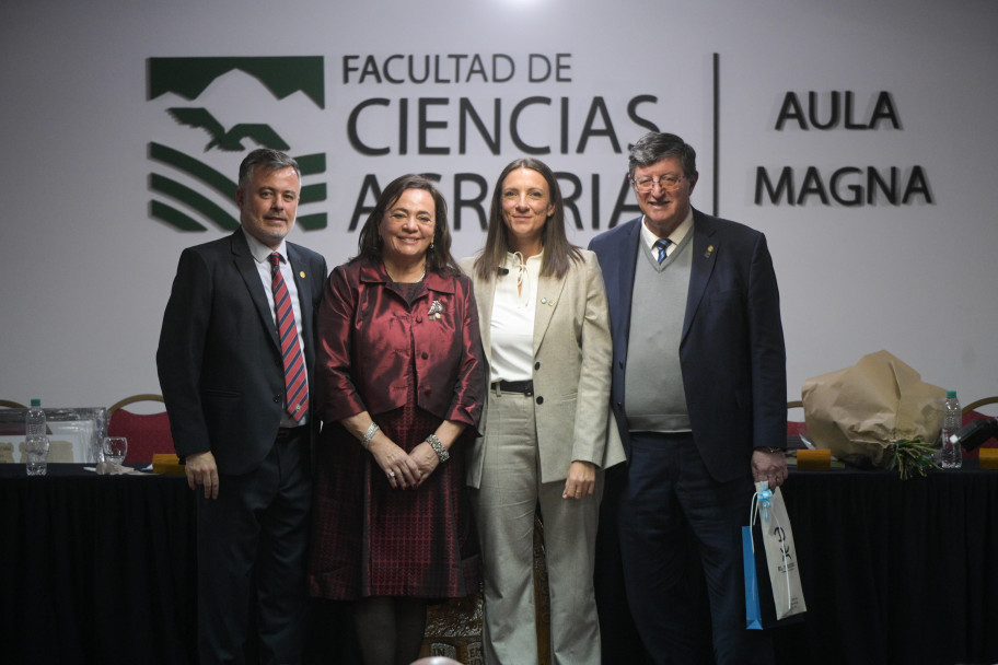 imagen David Martín y Alejandrina Alaria asumieron en Ciencias Agrarias: "La universidad pública es ascenso social e innovación para la región"