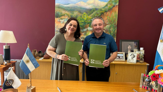 imagen El Decano Jorge Dutto visitó Ciencias Agrarias para la firma de un convenio que beneficiará a estudiantes y docentes de ambas unidades académicas