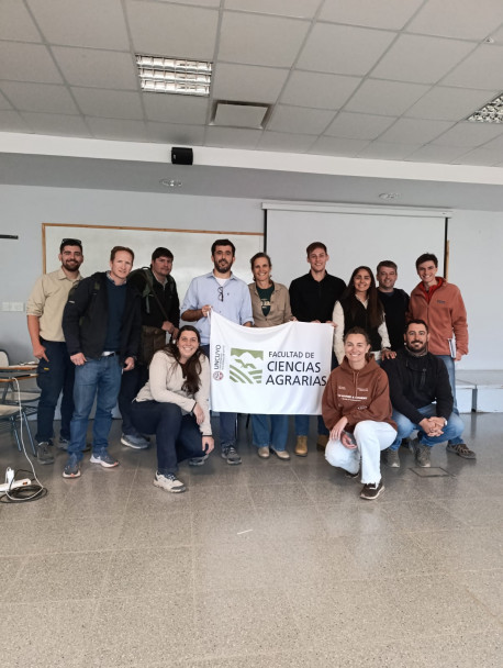 imagen La Facultad de Ciencias Agrarias recibió al Ing. Adrián Orozco para abordar la producción de maíz y sorgo bajo riego