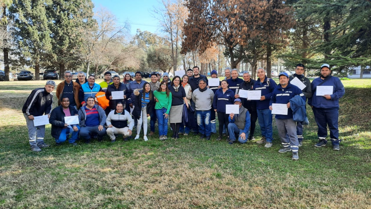 imagen Se realizó la entrega de diplomas del Curso de jardinería y mantenimiento de jardines y espacios públicos para municipios