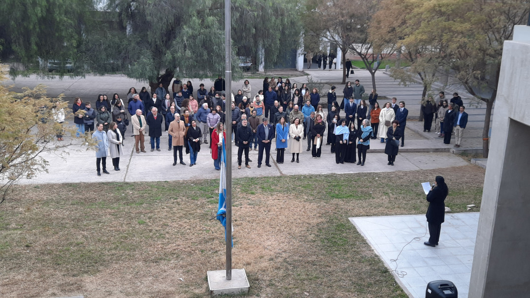 imagen Ciencias Agrarias celebró el Día de la Bandera 2026 con reconocimientos académicos y la designación de nuevos abanderados para el próximo ciclo lectivo